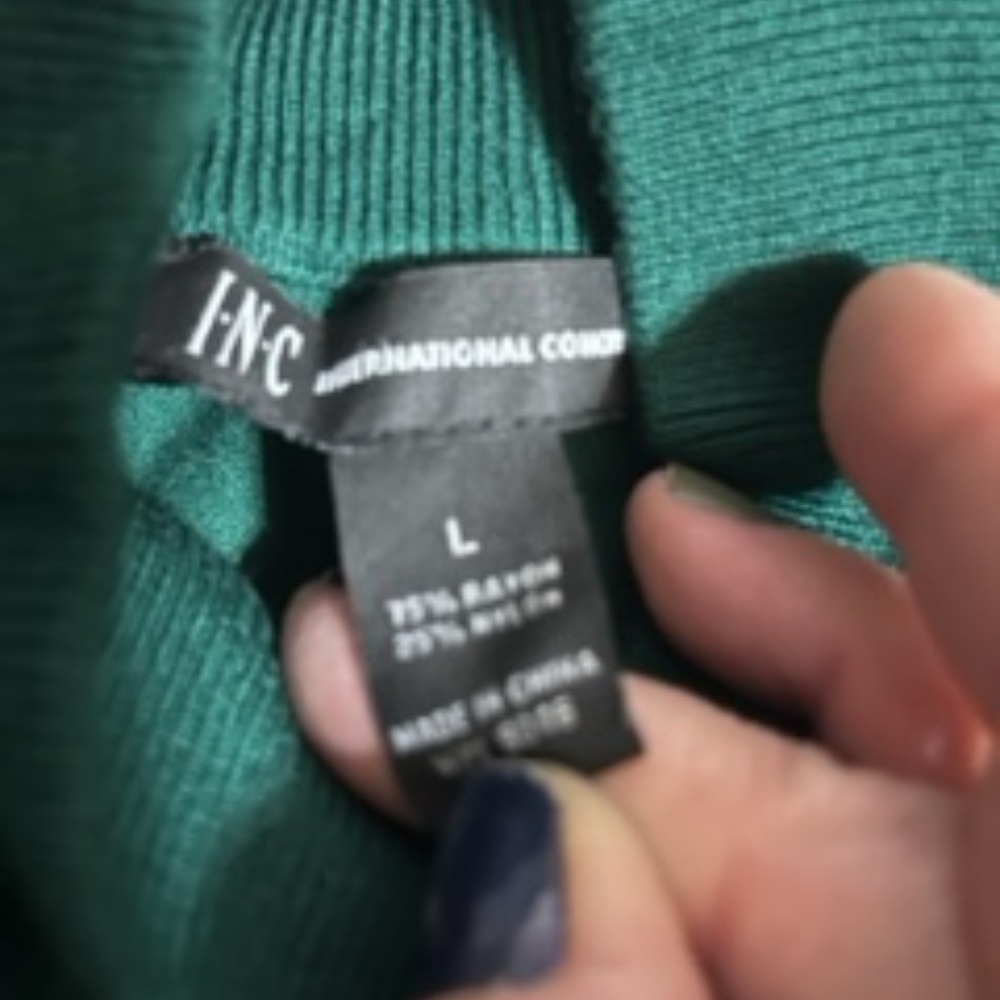 Keyhole sweater - Picture 2 of 3
